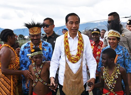 Termin Kedua, Jokowi Mau Bangun 10 Bandara Dan 6 Pelabuhan Di Papua ...