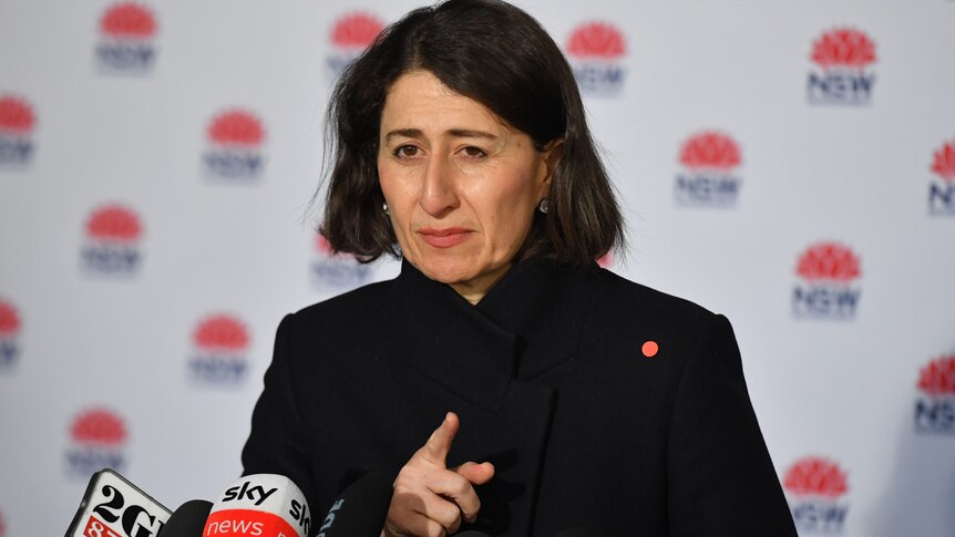 Premier 'not willing to give an end date' to lockdown as NSW records 98 new COVID cases