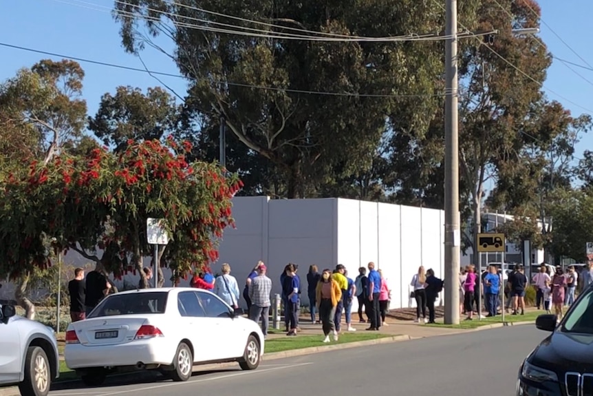 People lining up for coronavirus testing in Shepparton.