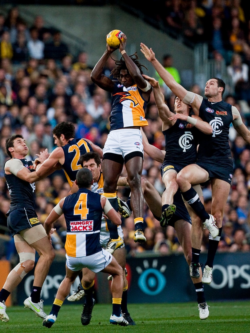 Eagles ruckman Nic Naitanui takes a pamark during a gamel against Carlton.