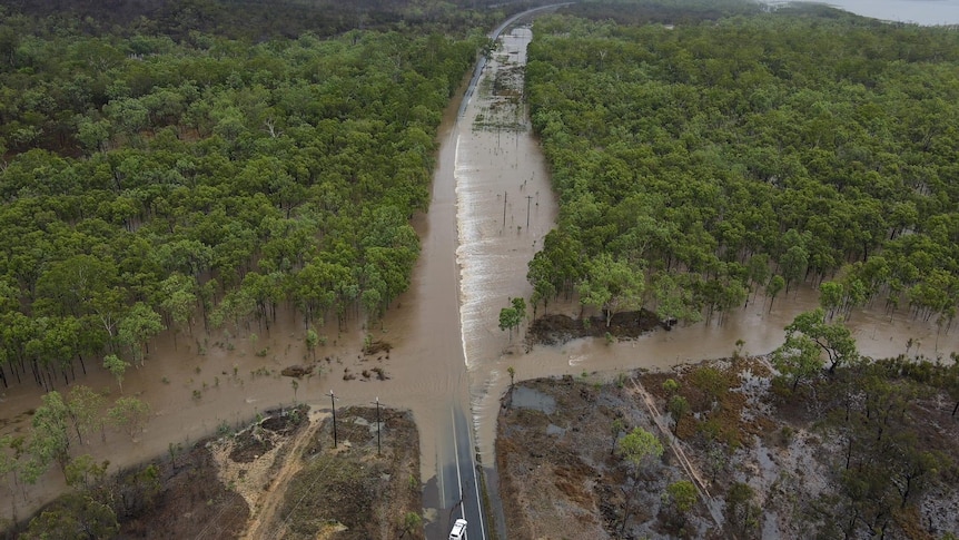Floodwaters cut traffic