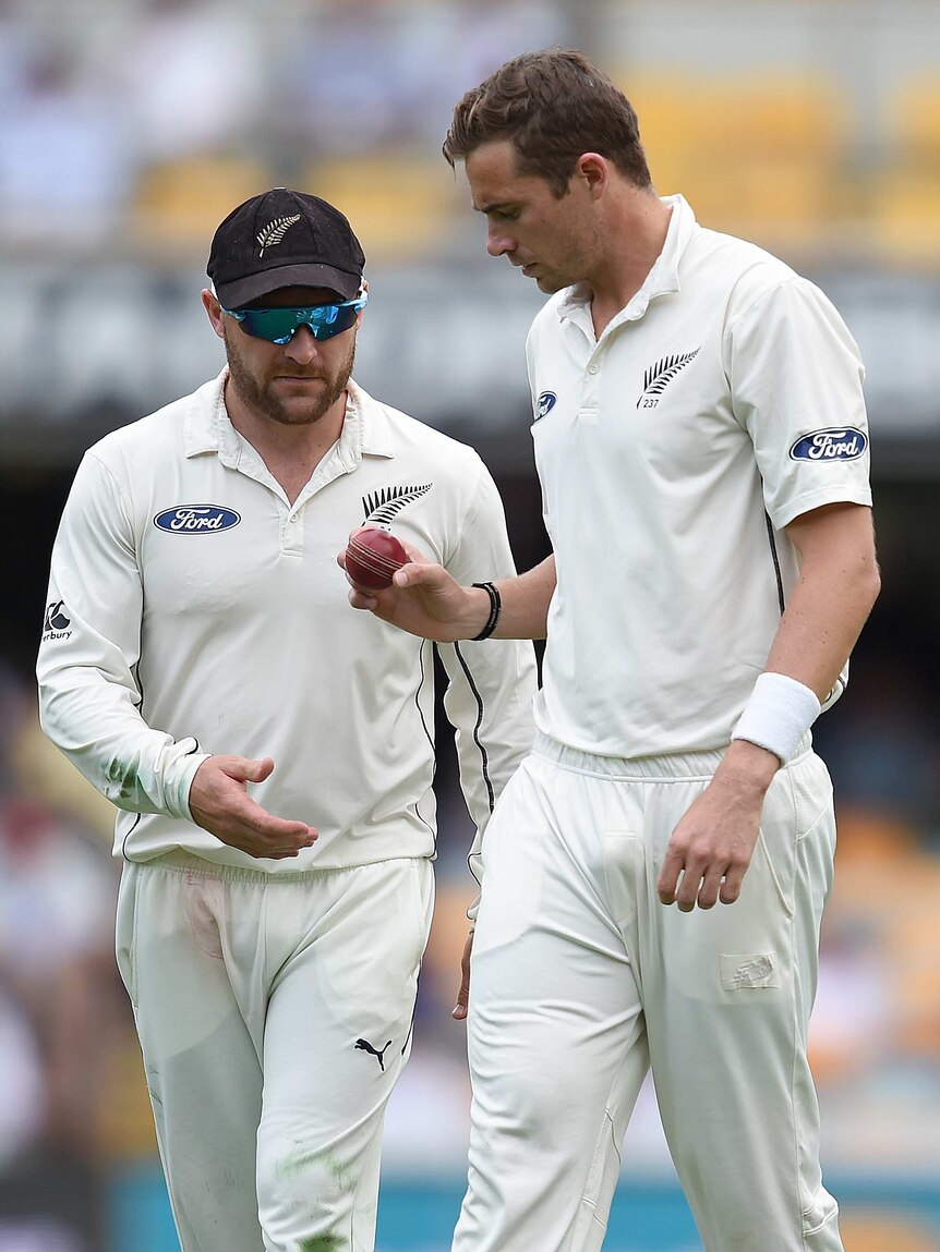 Brendon McCullum and Tim Southee inspect the ball
