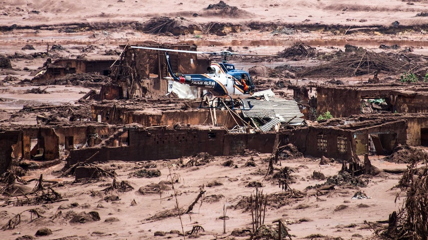 Rescuers search Bento Rodrigues for survivors