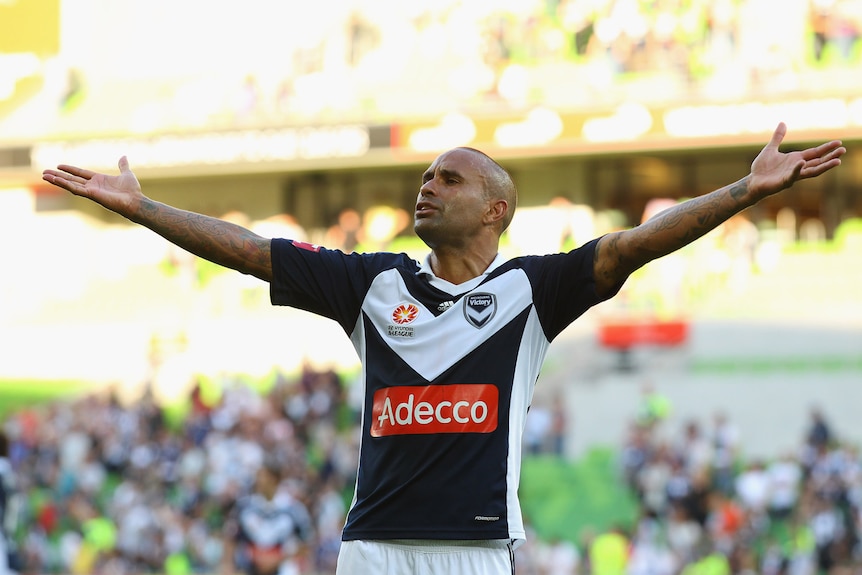 Archie Thompson with arms outstretched thanking the Victory supporters