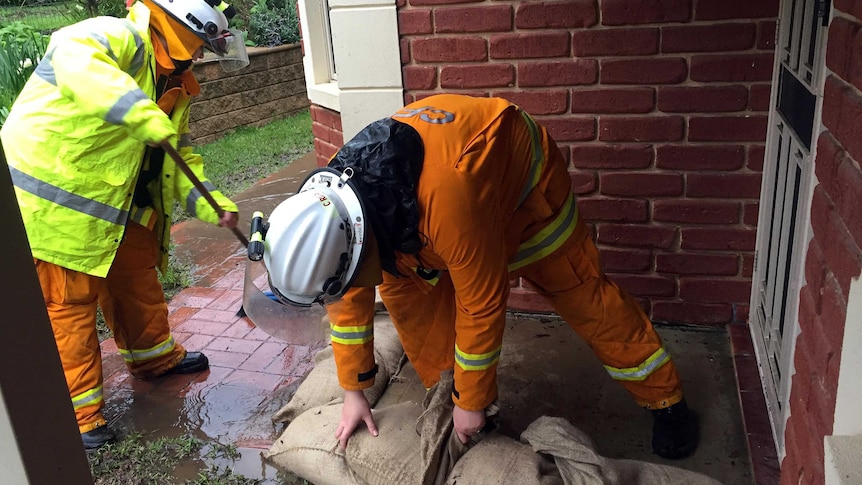CFS members sandbag the front step of a home.