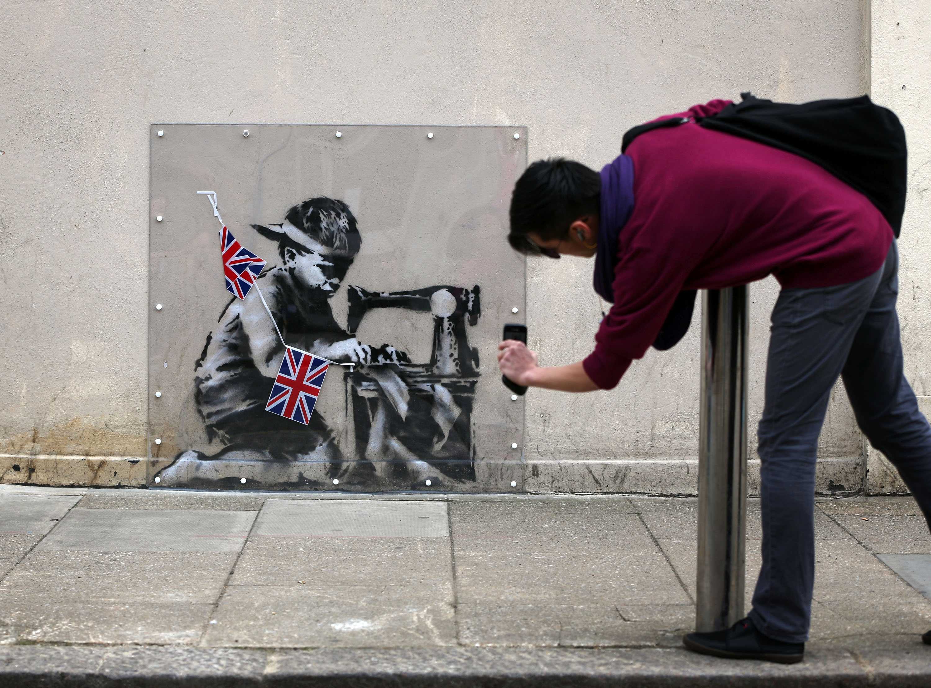 Бэнкси фото работ Banksy's new job. https:///new-work-of-the-artist/ #граффити #graff