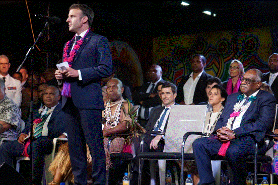 President Emmanuel Macron hem toktok long Saralana Park long Port Vila (Van Gavman Nius)