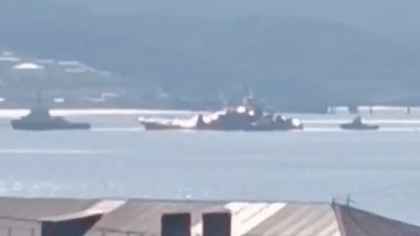 Olenegorsky Gornyak, a Russian Navy landing ship, gets tugged to shore.