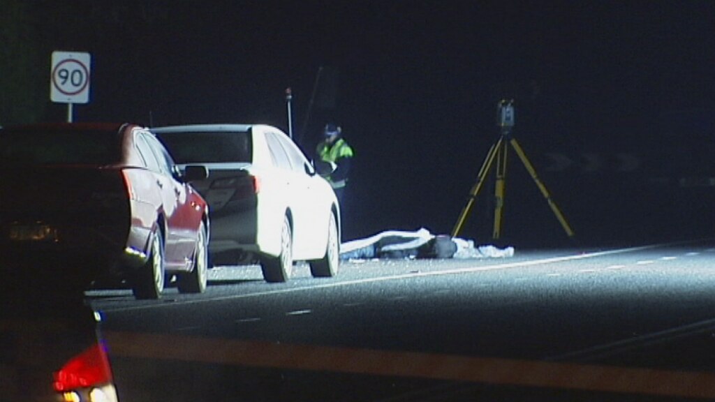 Suspected hit and run victim may have been hitchhiking at Lakes Entrance, police say ABC News