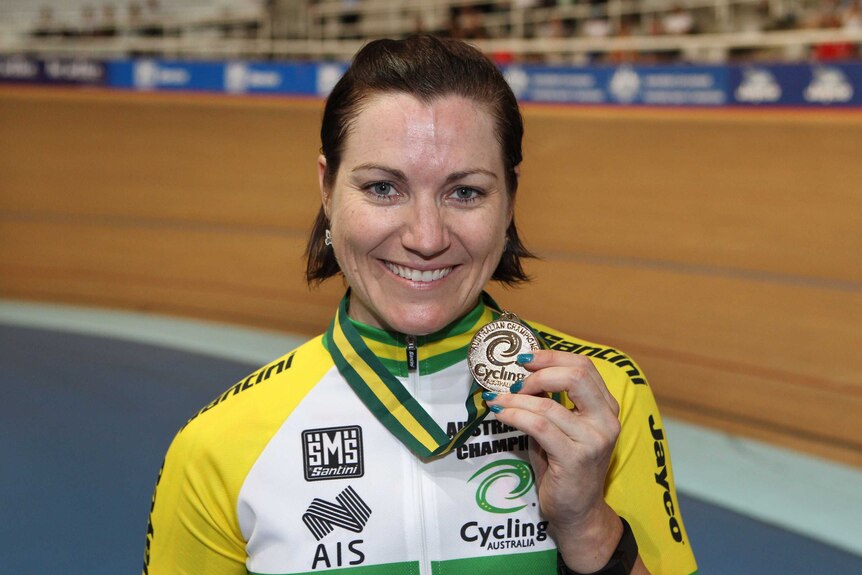 Anna Meares receives gold medal for women's sprint title at Australian track cycling championships
