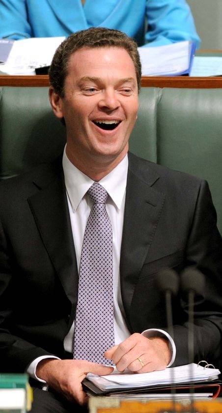 Pyne sent from chamber for 'hopeless' jibe - ABC News