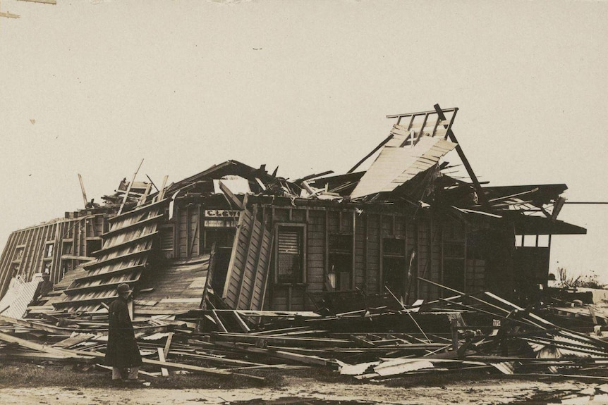 Mackay's Gympie Hotel by a cyclone in 1918