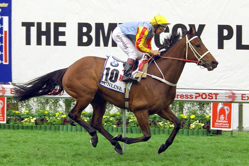 Sunline demolishes her rivals in 2000 Cox Plate
