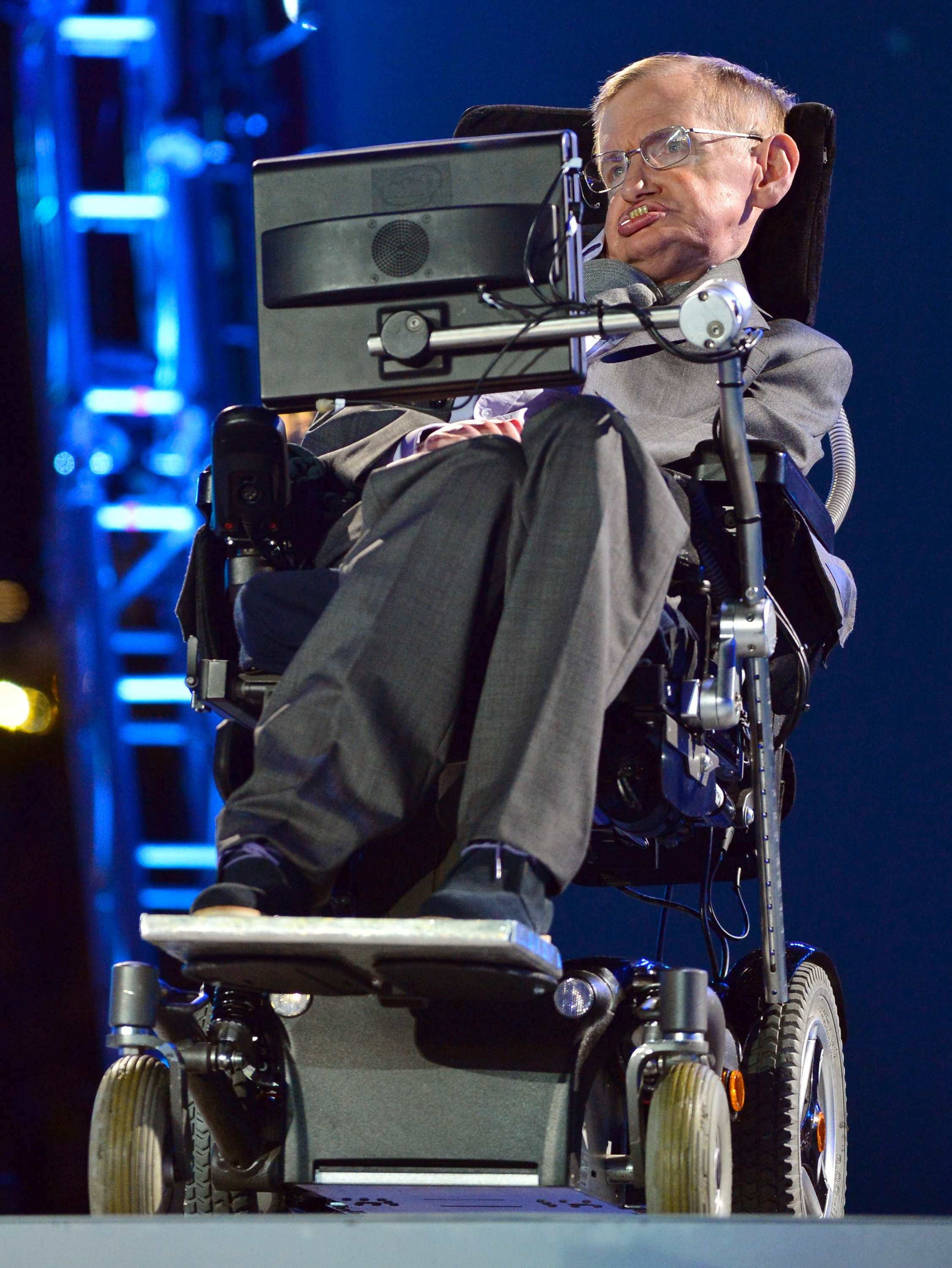 Stephen Hawking: Why You Might Want To Give A Brief History Of Time ...