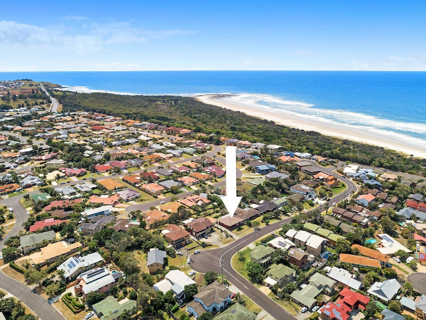 Aerial shot of a house sold in East Ballina, close to the beach and ocean.