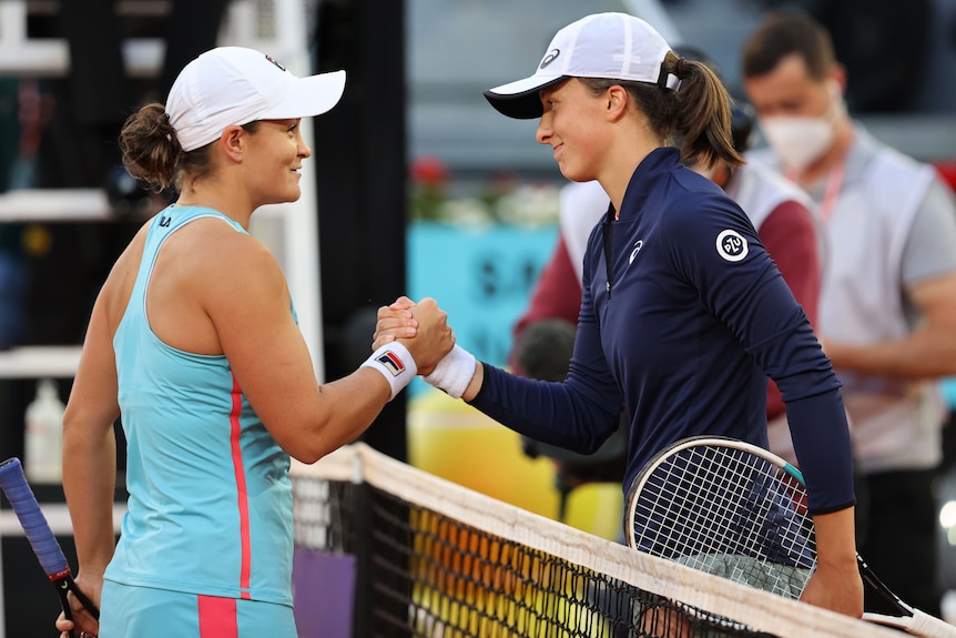 Ash Barty and Iga Swiatek shake hands at the net.