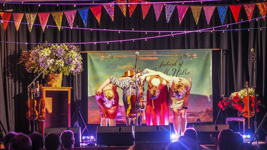 A band bow on stage