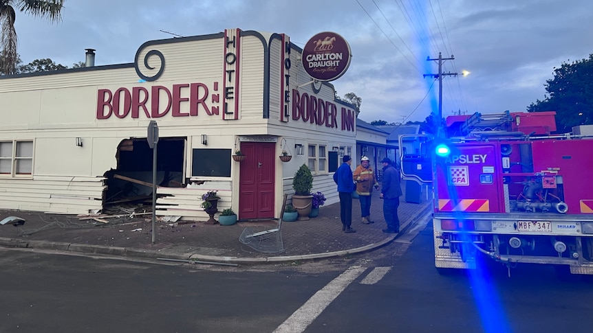 Apsley residents stunned when historic Border Inn Hotel pub was damaged in car crash