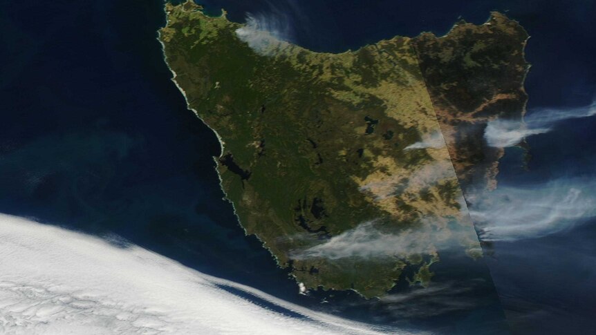 Satellite image shows smoke from bushfires in Tasmania
