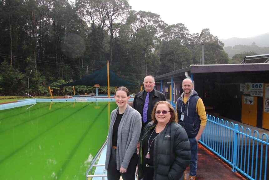 Supporters of the Rosebery pool.