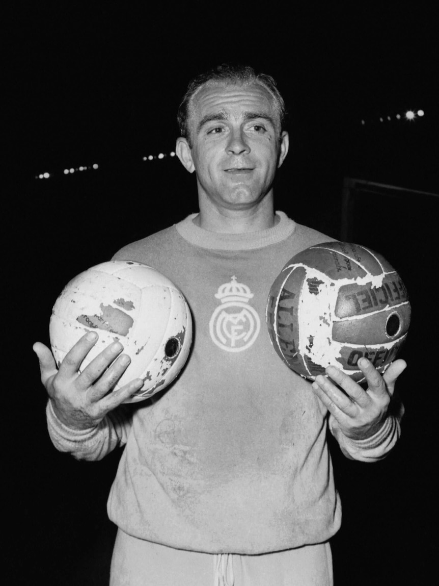 Alfredo Di Stefano poses with two footballs