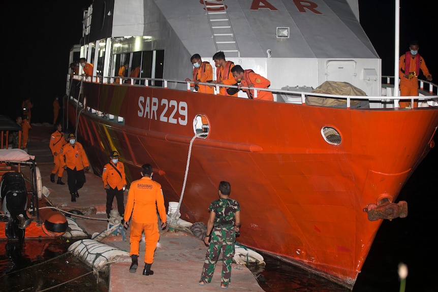 Indonesian teams search for missing submarine