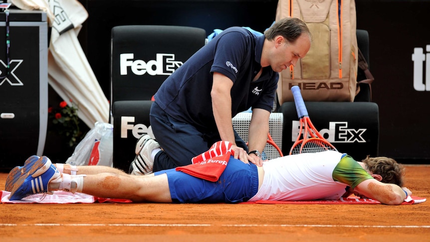 Murray gets worked on courtside