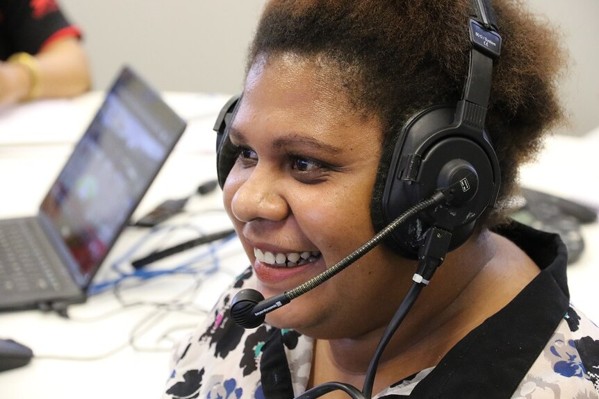 Dinnierose Raiko from PNG learns the skills of commentary.