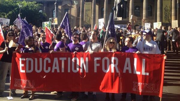 More than 1,000 students rally in Melbourne against proposed deregulation of university fees