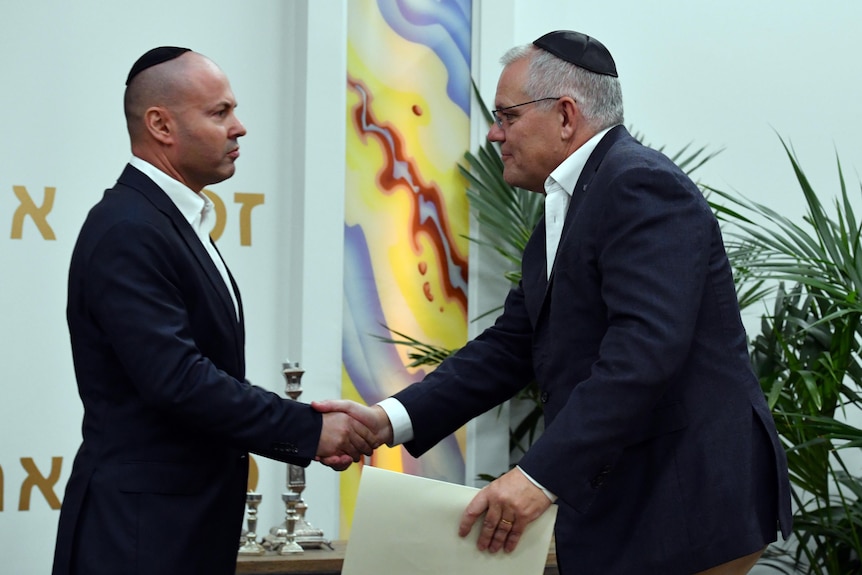 josh frydenberg and scott morrison wearing yamakas and shaking hands