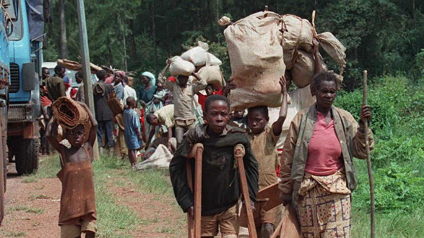 Rwandan refugees return to Butare after fleeing genocide in 1994