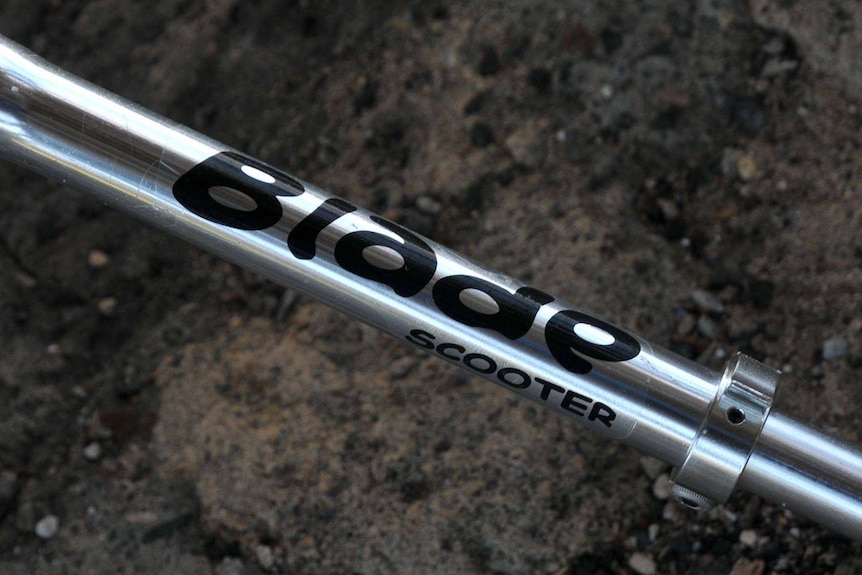 A silver scooter shaft with a black 'Blade Scooter' logo.