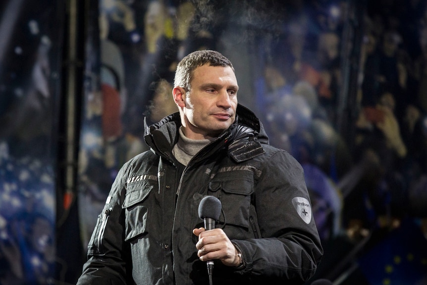 Ukraine opposition leader Vitali Klitschko speaks to anti-government protesters on January 25, 2014 in Kiev