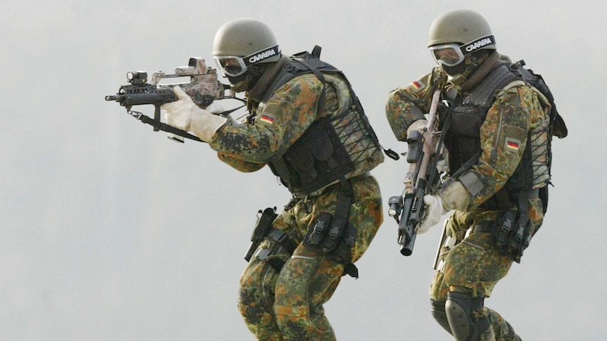 KSK soldiers take part in a training drill in 2004.