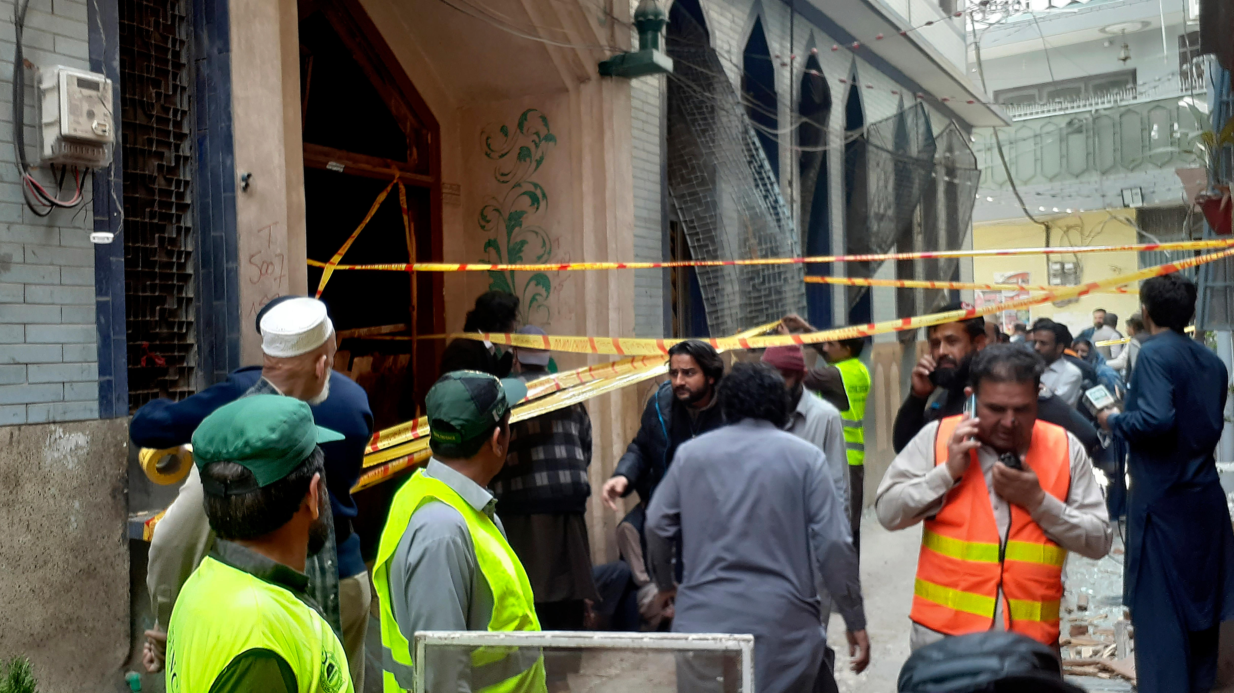 Bombing of Shiite mosque in Pakistan kills at least 56, wounds 194 worshippers