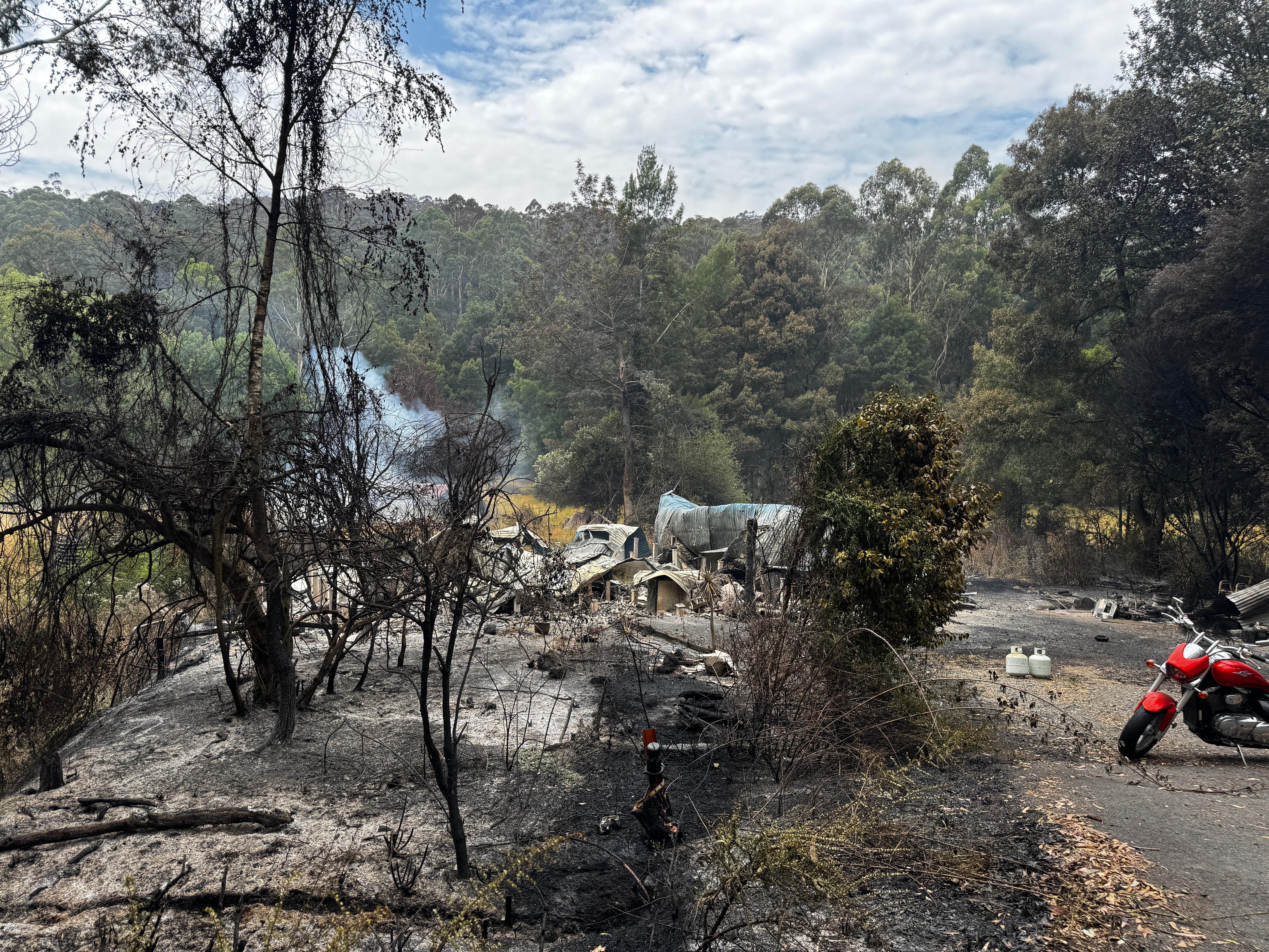 16 structures lost in Otways fire as major fires continue to burn