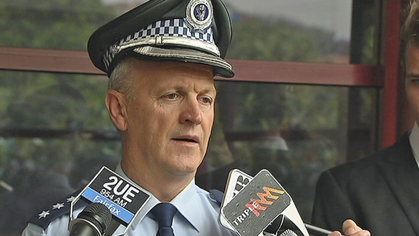 Acting Superintendent Damian Henry speaks about the fatal stabbing of a man at Darling Point.
