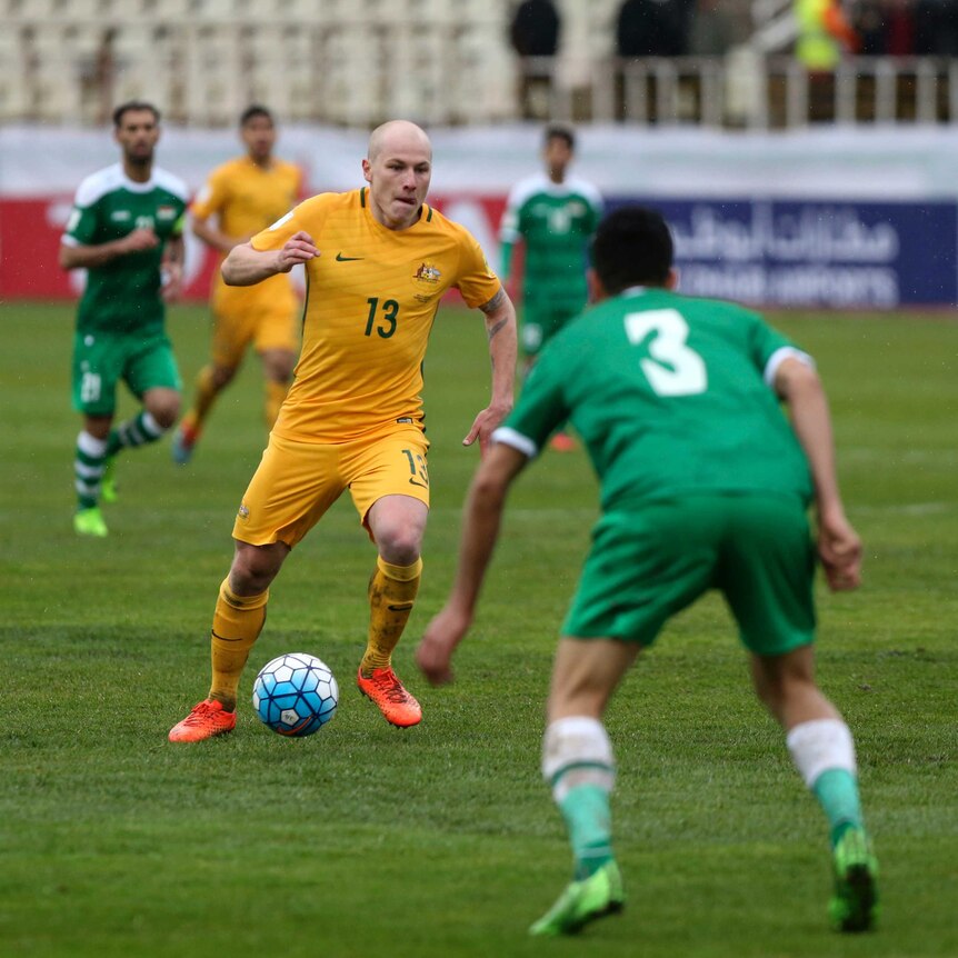 Aaron Mooy dribbles the ball against Iraq