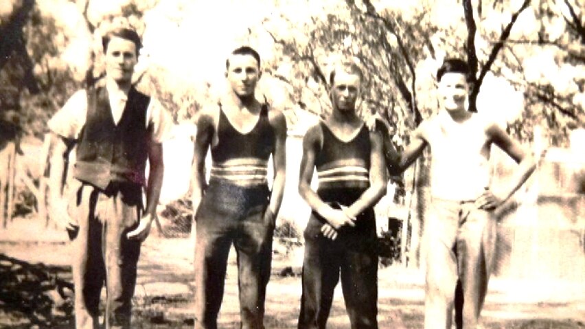 Archive photo of early  River Murray lock workers