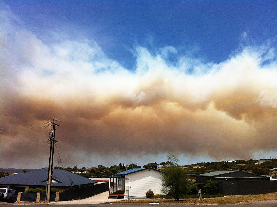 Firefighters battle Port Lincoln blaze through night ABC News