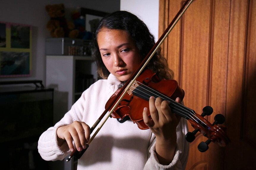 Ipswich State High School student Mandie Horrocks plays the violin.
