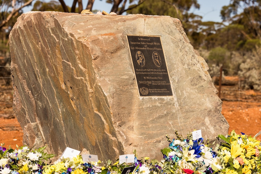 A large boulder with a plaque tribute to two police officers who were murdered in 1926.  