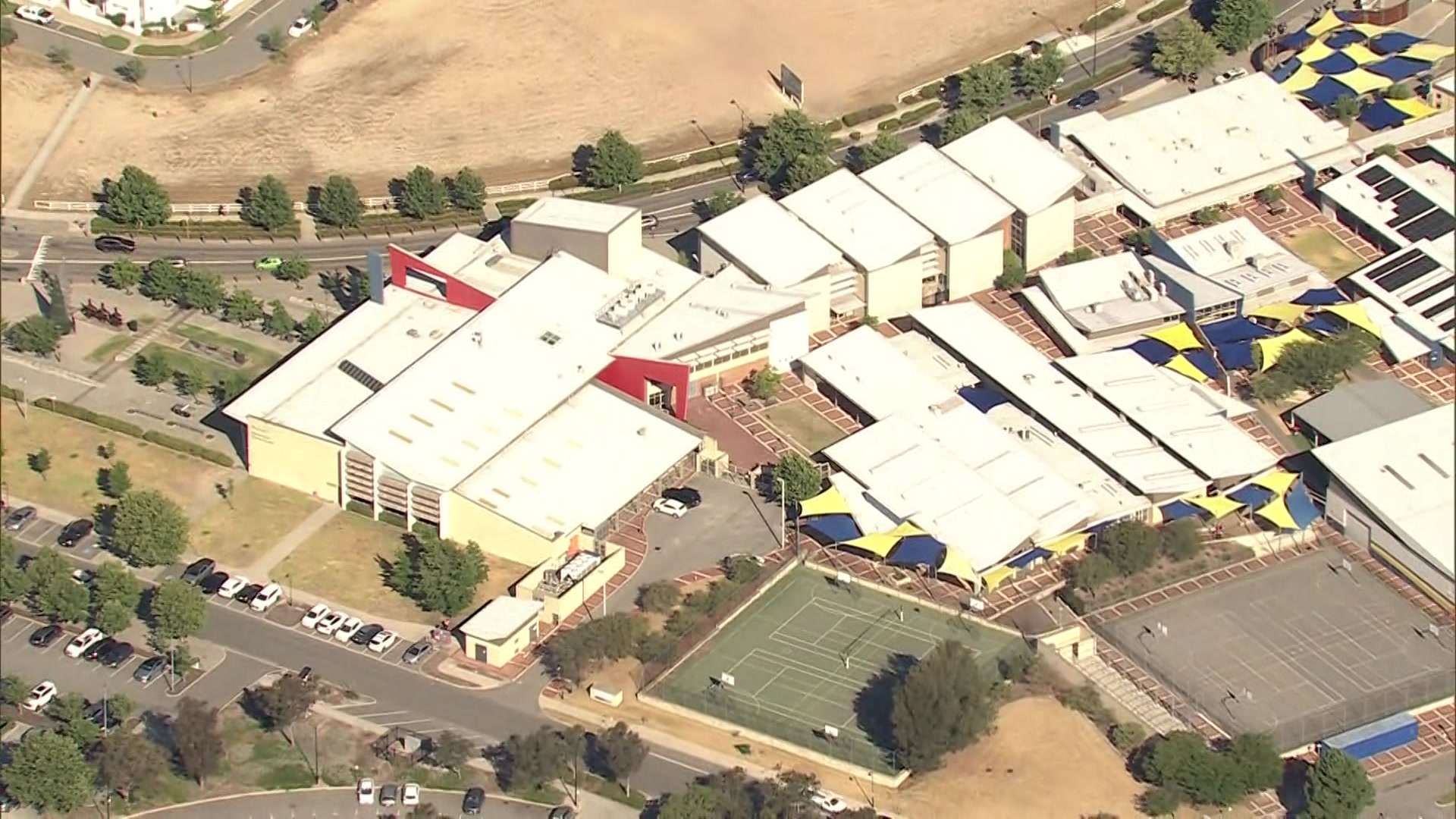 艾伦布鲁克中学鸟瞰图。