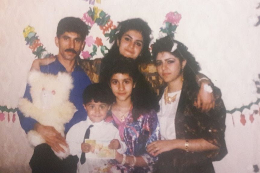 Family photo of Shayan Askari with his parents and sisters.