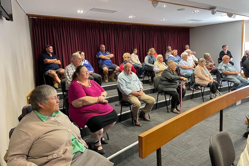 Members of the public gallery at Dubbo Regional Council meeting