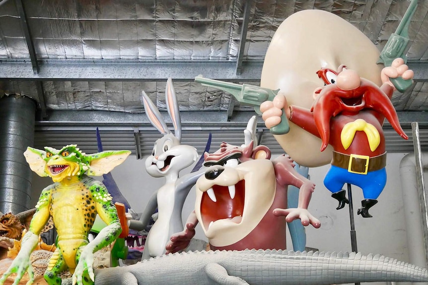 Animatronic looney tunes characters