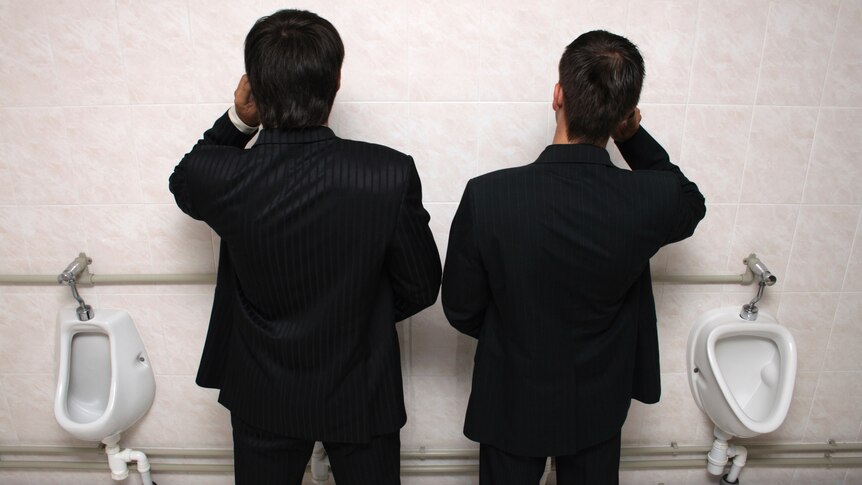 Men on mobile phones in the bathroom (Thinkstock:  iStockphoto)