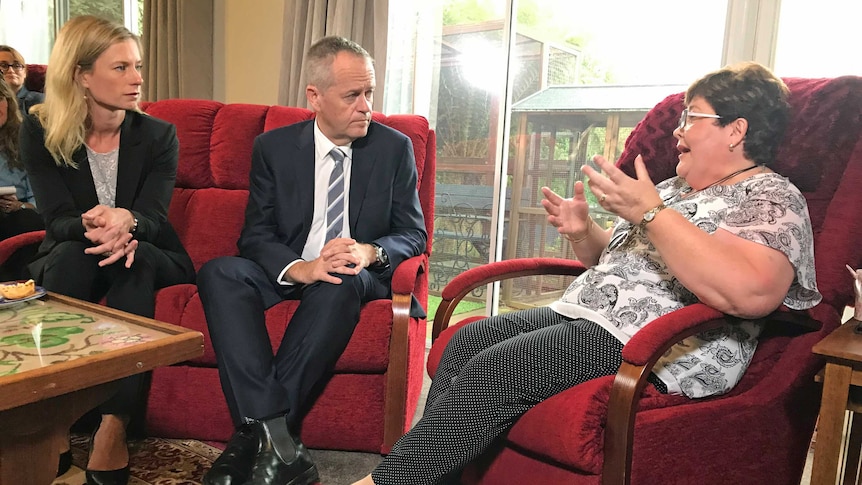 Tasmanian Labor leader Rebecca White (l) and federal leader Bill Shorten listen to cancer patient Vicki Purnell