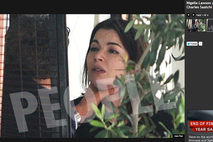 Charles Saatchi appears to grab the throat of Nigella Lawson.
