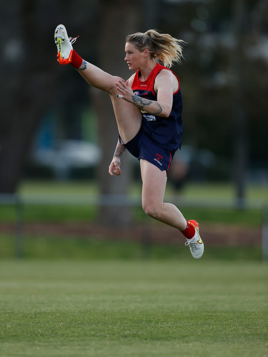 Tayla Harris displays her trademark kicking action at Melbourne training